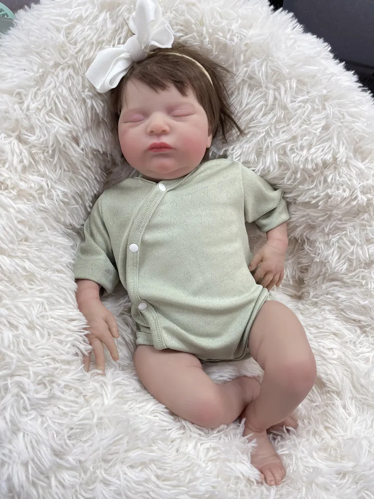 Poupée Reborn réaliste 48 cm - Bébé endormi au corps en tissu très doux