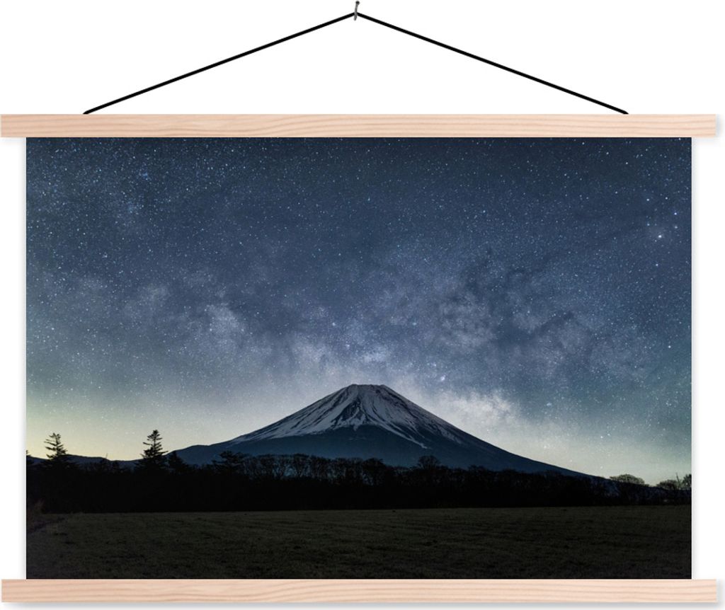 MuchoWow Textilposter Der japanische Vulkan Fuji bei Nacht 60x40 cm mit holzfarbenen Rahmen - Bilder