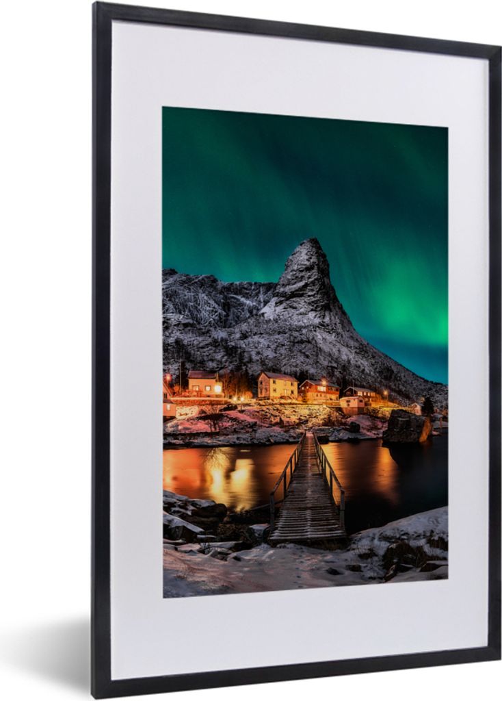 MuchoWow Gerahmtes Poster Nordlicht - Island - Schnee - Dorf - Grün - Berge 40x60 cm - Poster mit Schwarzem Bilderrahmen Wandposter Rahmen Foto ...
