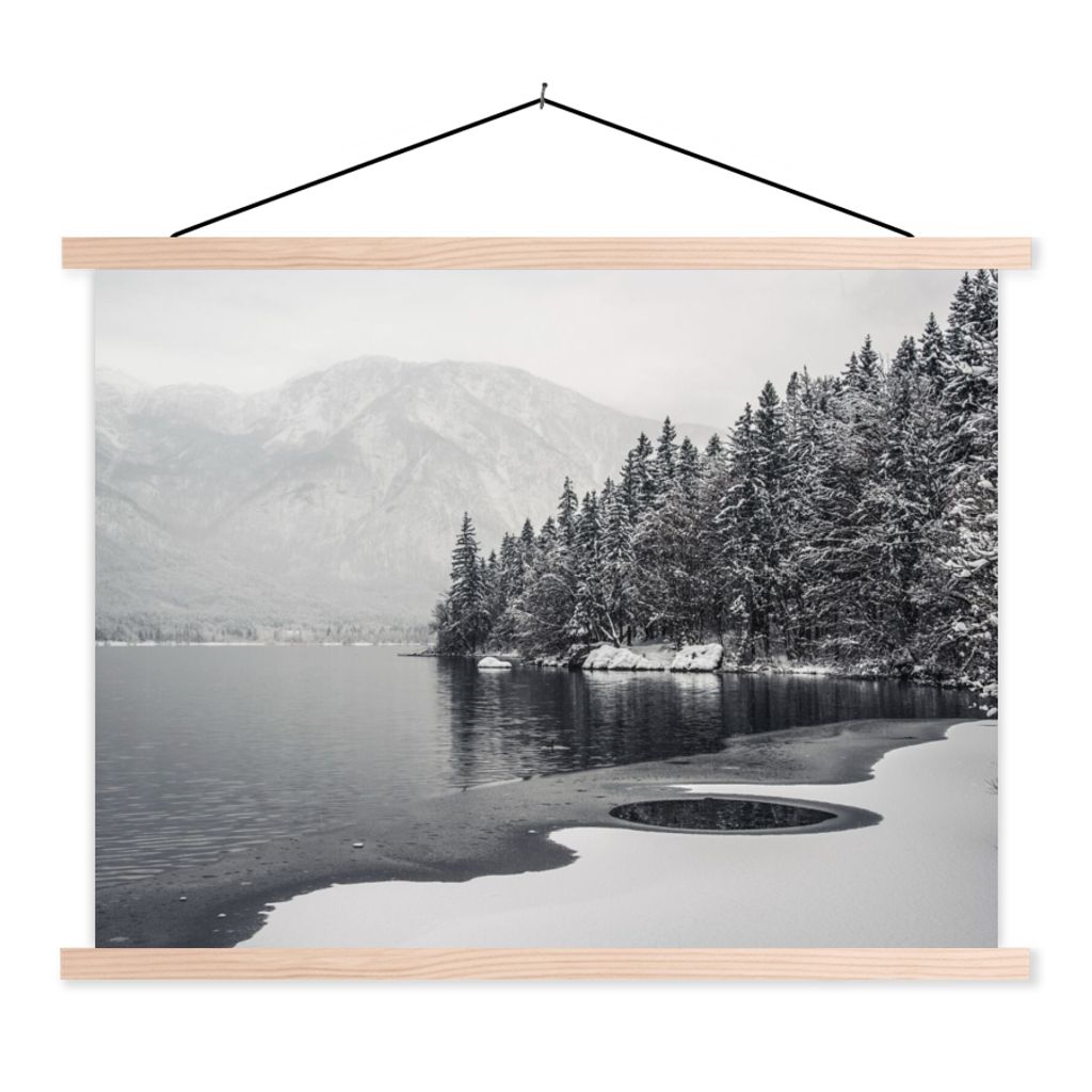 MuchoWow Textilposter Wasser - Winter - Natur - Kiefernbaum 40x30 cm mit holzfarbenen Rahmen - Bilder