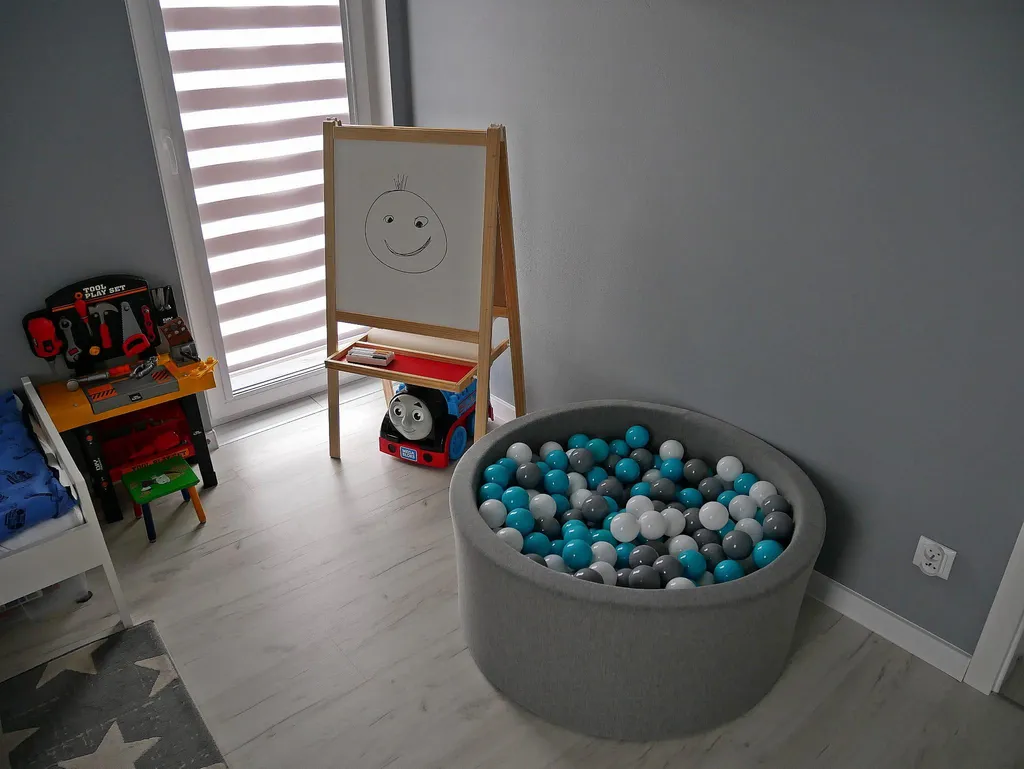 Design e Gioco: Scala in Schiuma Grigio per Camera Bambini Moderna - 8