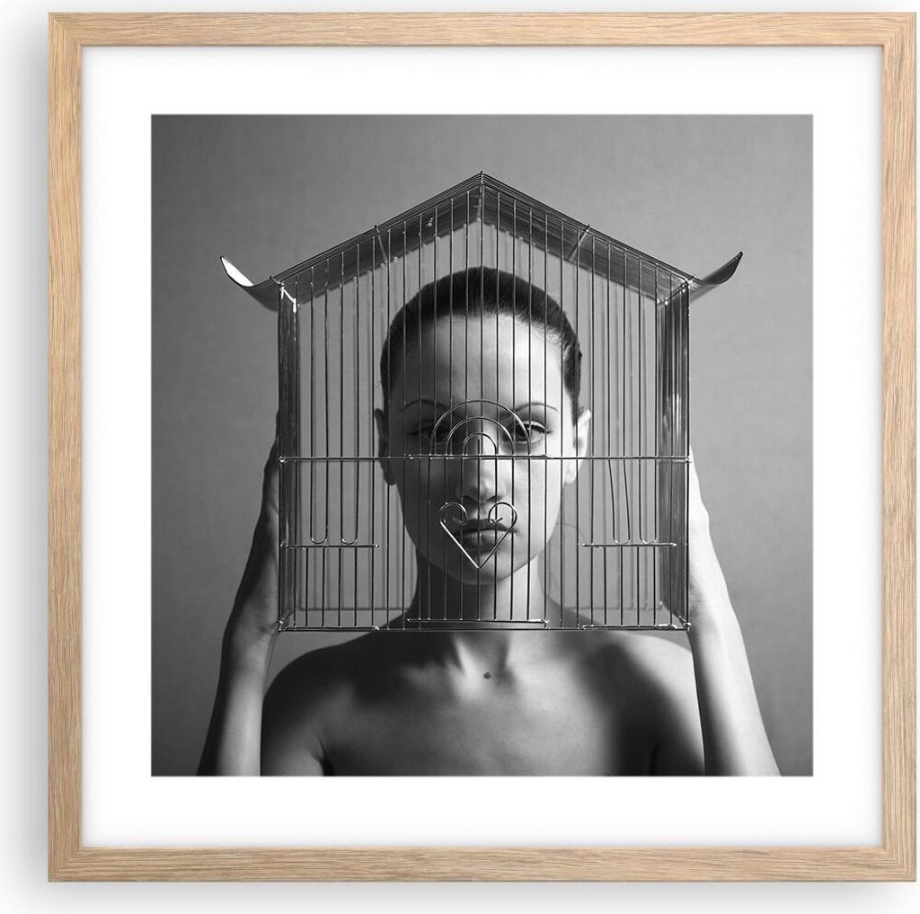 Gerahmtes Poster - Rahmen in heller Eiche - Schwarzweiß Frau Käfig - 40x40 cm - Wand Bild - Wanddeko - Wandbilder - Wandposter - Bilderrahmen - B...