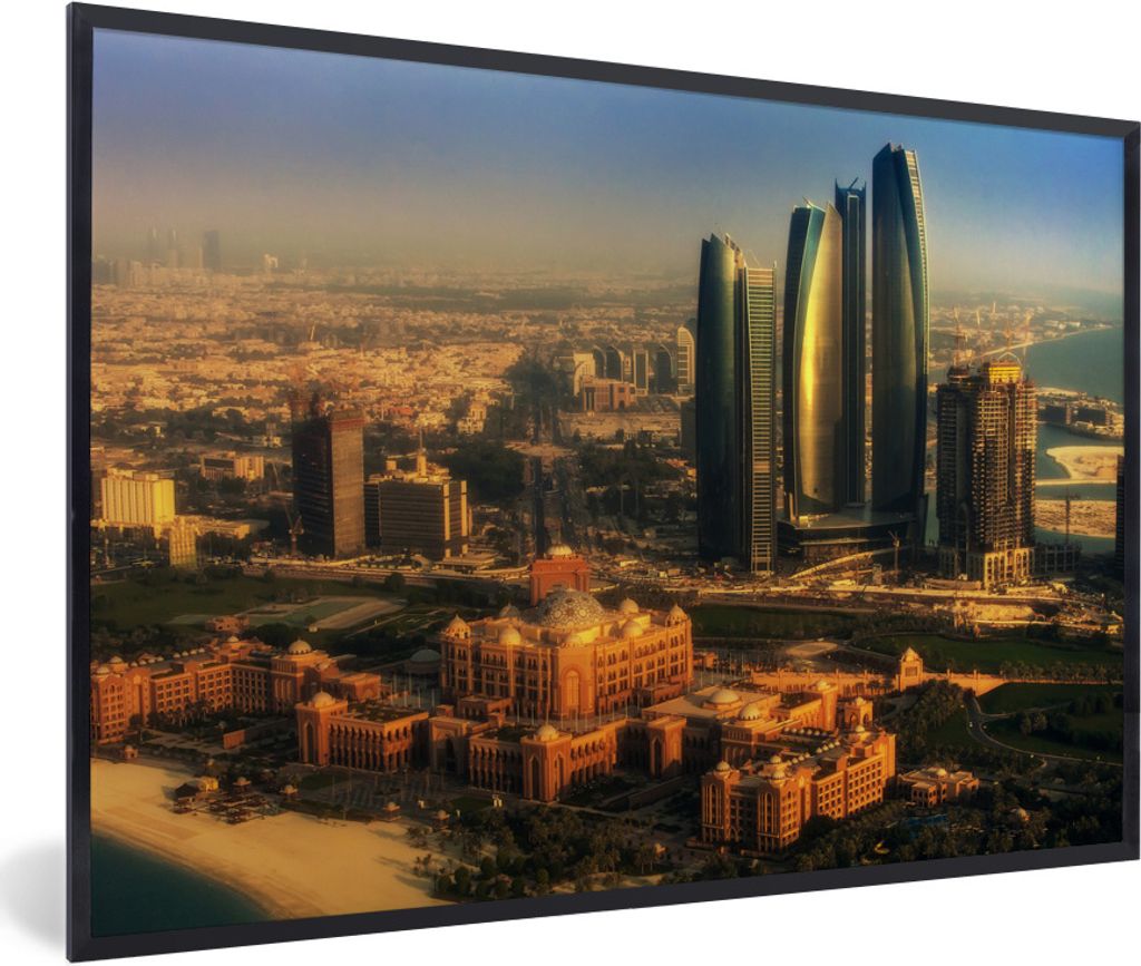 MuchoWow Gerahmtes Poster Sonnenstrahlen leuchten über den Wolkenkratzern von Abu Dhabi in Asien 30x20 cm - Poster mit Schwarzem Bilderrahmen Wa...