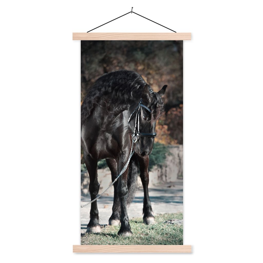 MuchoWow Textilposter Pferde - Friese - Halter 40x80 cm mit holzfarbenen Rahmen - Wohnzimmer