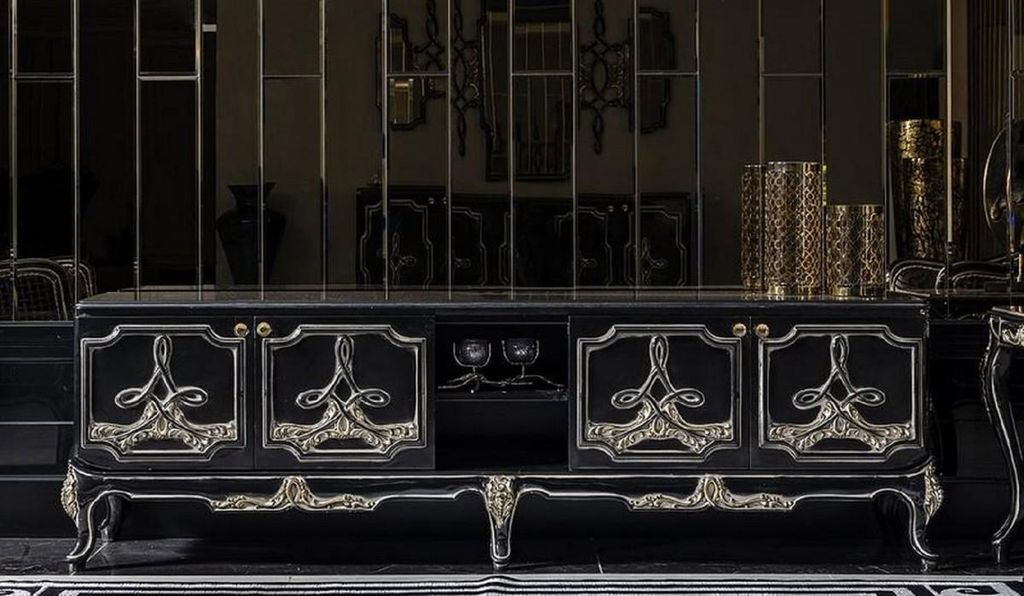 Casa Padrino Luxus Barock TV Schrank Schwarz / Gold - Prunkvolles Wohnzimmer Sideboard mit 4 Türen - Barock Wohnzimmer Möbel