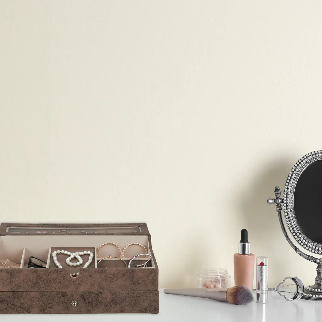 Coffret à bijoux rectangulaire aspect cuir avec compartiments variés
