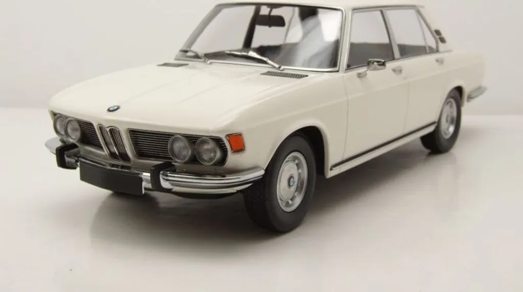 Miniature BMW 2500 de 1968 blanche à l'échelle 1/18 par Minichamps