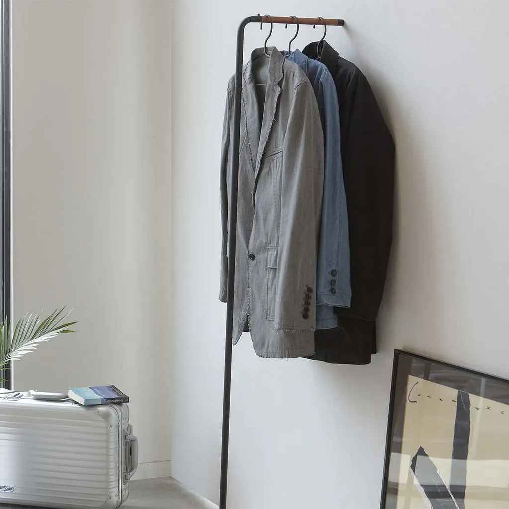 Cintre Yamazaki Métal Noir Ultra-Fin - Support Vêtements Antidérapant Design