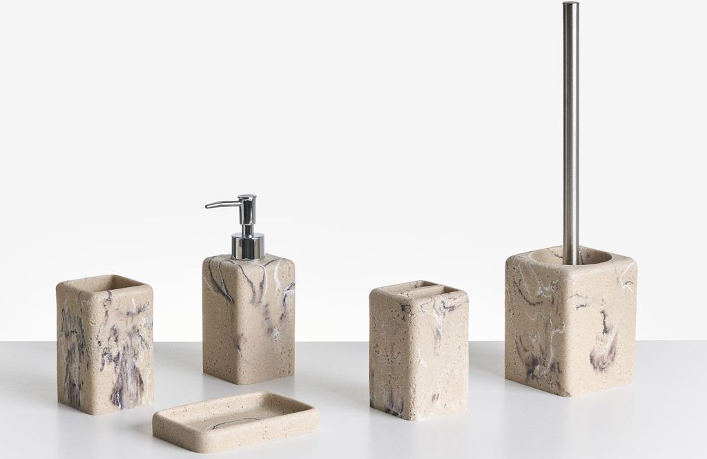 BELIANI Badezimmer Set 5-Teilig Beige Kunstharz Betonoptik Marmor-Optik Modern Seifenschale Seifenspender Zahnbürstenhalter Toilettenbürste Becher