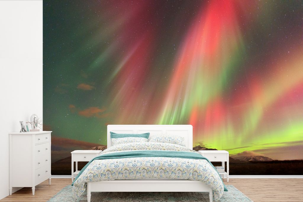 MuchoWow Fototapete für Wohnzimmer oder Schlafzimmer Wandtapete Vinyl Motivtapete Nordlichter - Grün - Rosa - Berg - 390x260 cm - Papiertapete