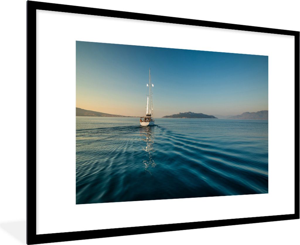 MuchoWow Gerahmtes Poster Einsames Segelboot in Griechenland 90x60 cm - Poster mit Schwarzem Bilderrahmen Wandposter Rahmen Foto Bilder - Wanddek...