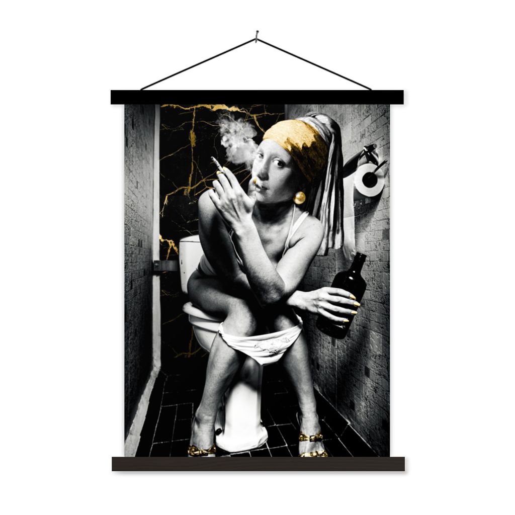MuchoWow Textilposter Marmoroptik - Mädchen mit Perlenohrring - Zigaretten - Toilette - Gold - Kunst - Alte Meister 120x160 cm mit schwarzem Rah...