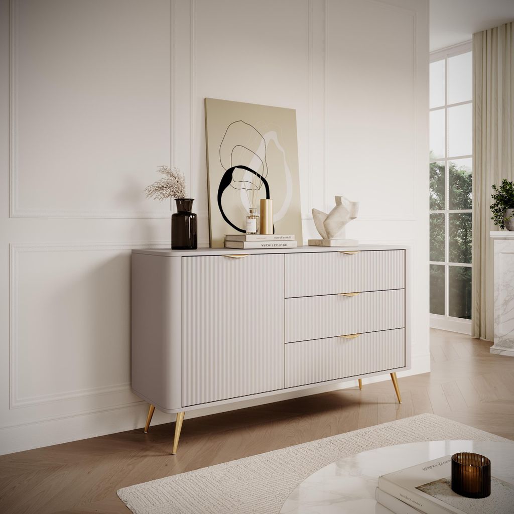 LATTE Kommode 138 cm mit Türen und 3 Schubladen, beige Kommode für Wohnzimmer und Zimmer, moderne Kommode mit geriffelten Fronten, Farbe: Beige