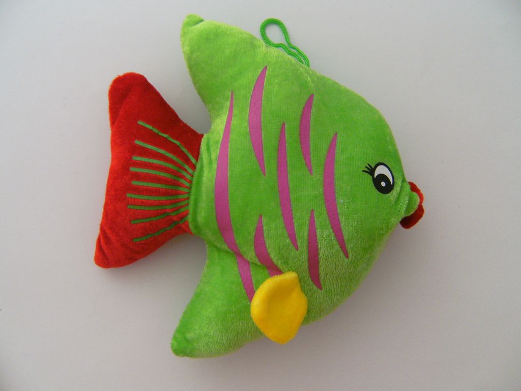 Stofftier Fisch 24 cm, grün rot, Kuscheltier Plüschtier, Fische Zierfische