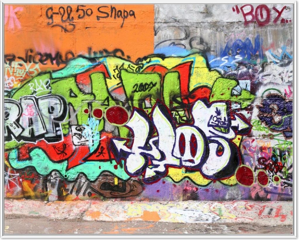 Wallario Wandbild RAP-Graffiti- Wand mit verschiedenen Tags, Größe: 40,30 x 50,30 cm, Poster mit weißem Aluminiumrahmen