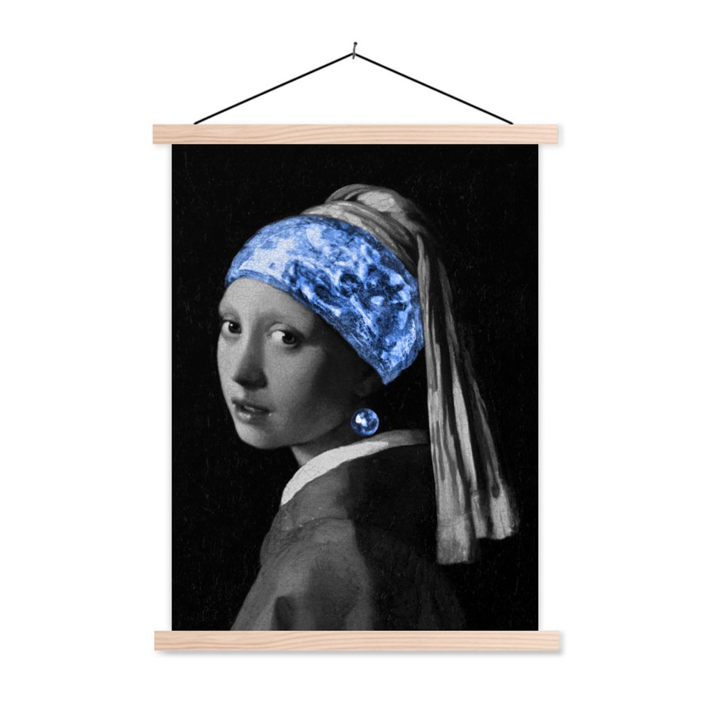 MuchoWow Textilposter Mädchen mit einem Perlenohrring - Alte Meister - Blau 120x160 cm mit holzfarbenen Rahmen - Plakatkarton