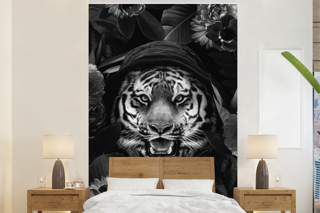 MuchoWow Fototapete für Wohnzimmer oder Schlafzimmer Wandtapete Vinyl Motivtapete Tiger mit Kapuze und Blumen - schwarz und weiß - 200x300 cm -...