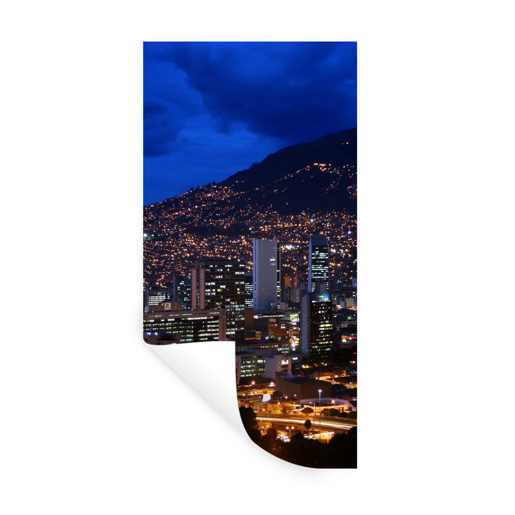MuchoWow Wandtattoo Wandsticker Wandaufkleber Luftaufnahme von Medellín in Kolumbien bei Nacht 80x160 cm Selbstklebend und Repositionierbar - St...