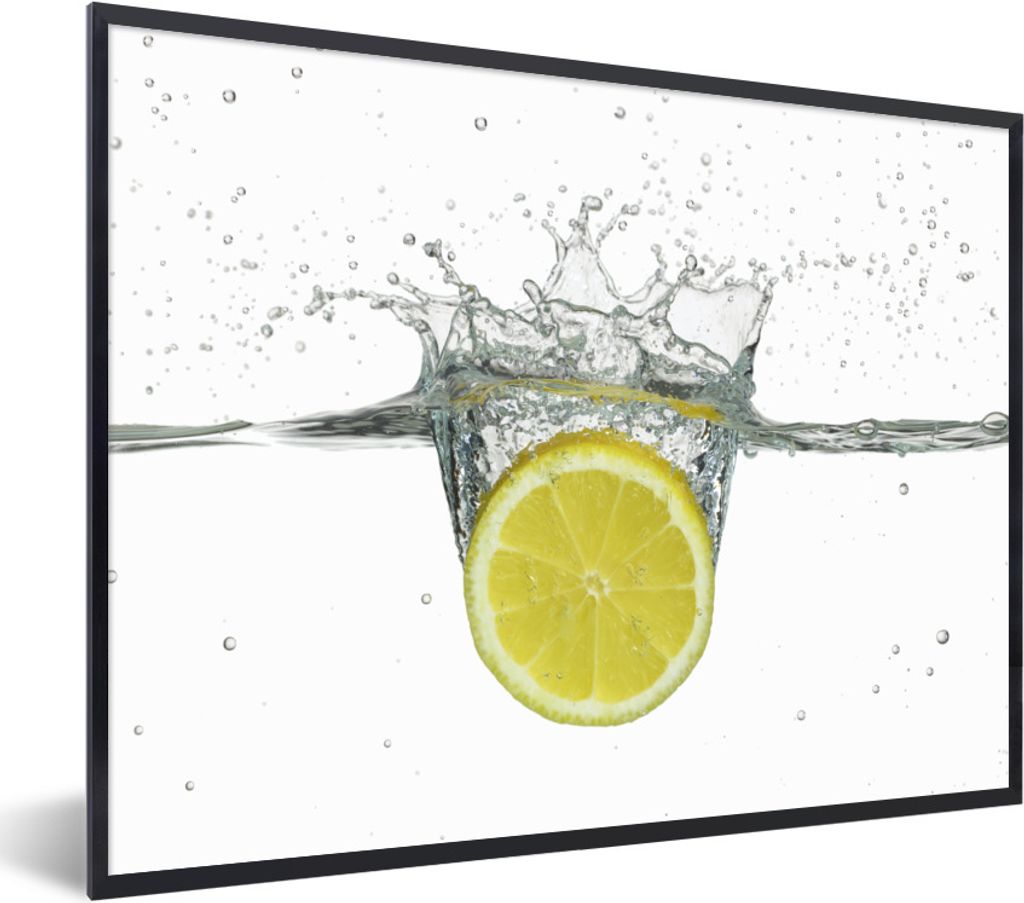 MuchoWow Gerahmtes Poster Schöne Zitronenscheibe durchbricht die Wasseroberfläche 80x60 cm - Poster mit Schwarzem Bilderrahmen Wandposter Rahme...