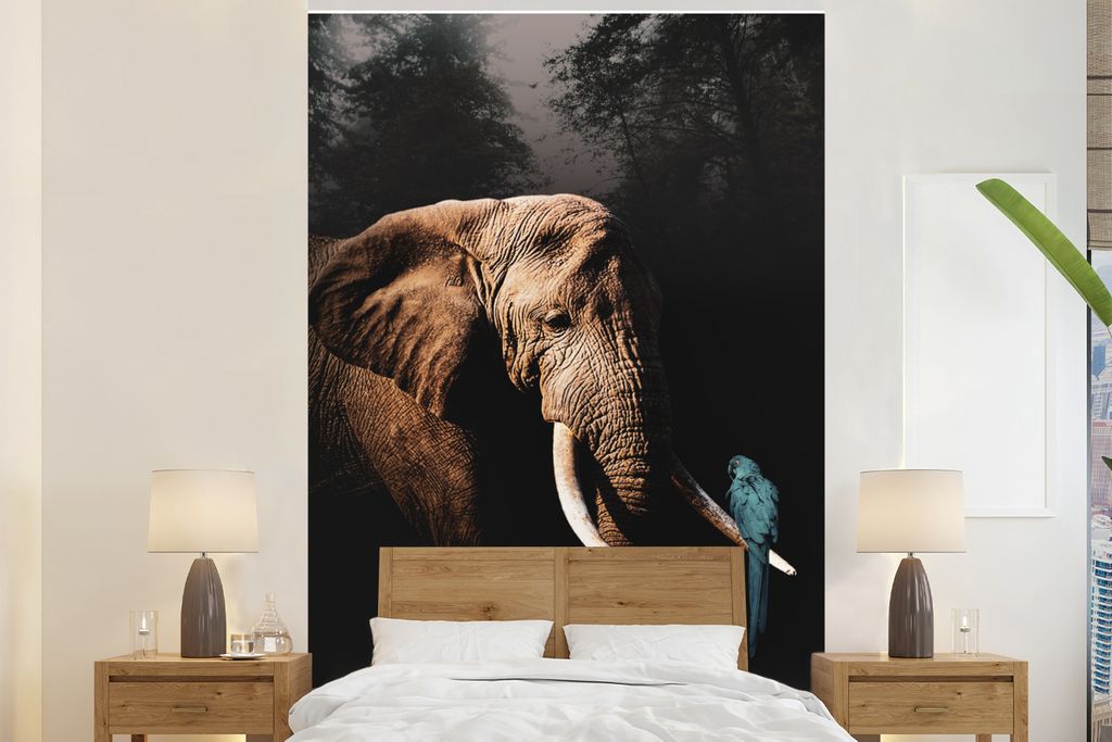 MuchoWow Fototapete für Wohnzimmer oder Schlafzimmer Wandtapete Vinyl Motivtapete Elefant - Papagei - Baum - 195x300 cm - Das Hintergrundbild