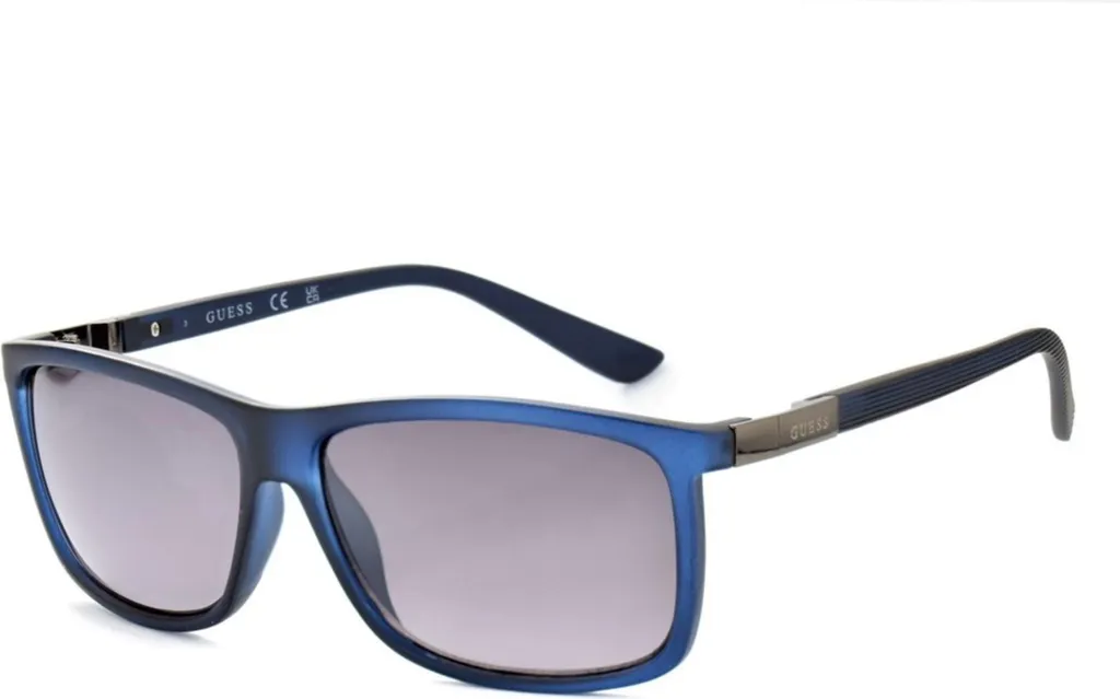 Fini l'éblouissement avec les lunettes de soleil Guess GF0191 5991B Bleues
