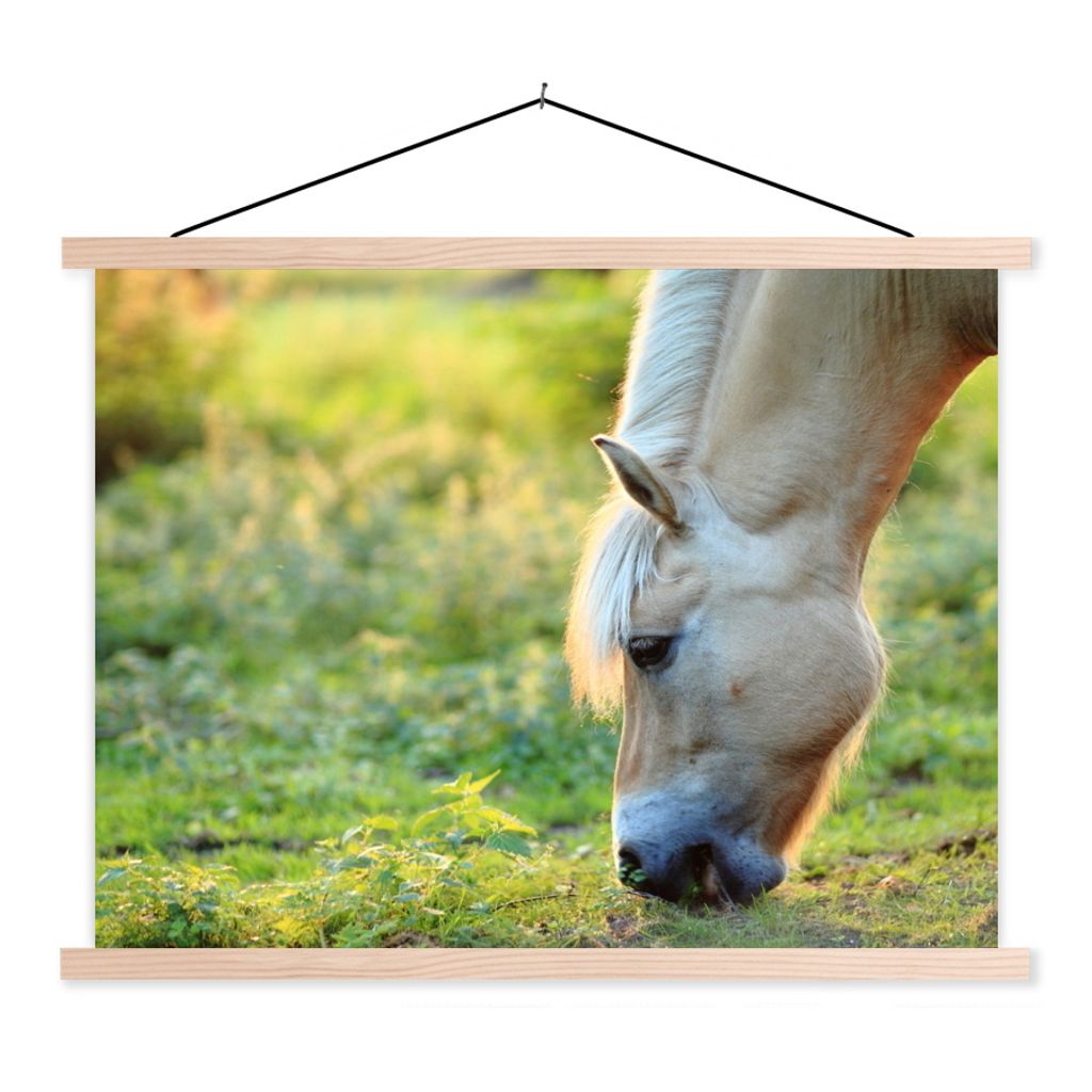 MuchoWow Textilposter Weidendes Fjordpferd an einem Sommertag 150x113 cm mit holzfarbenen Rahmen - Poster