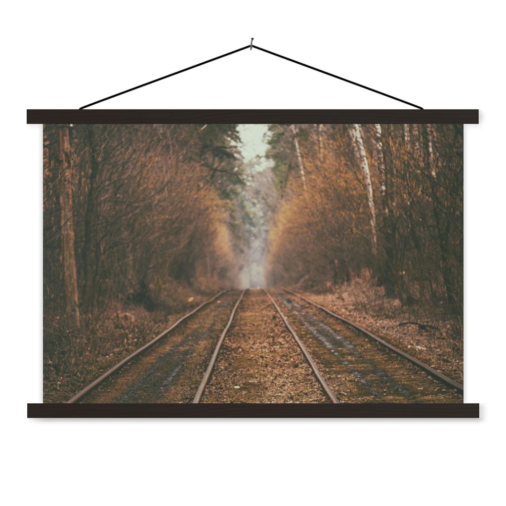 MuchoWow Textilposter Bahnstrecke - Weg - Wald - Baum 120x80 cm mit schwarzem Rahmen - Wanddeko