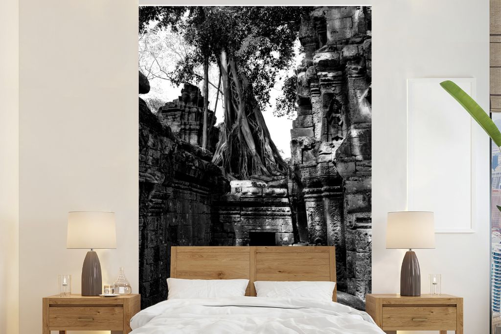MuchoWow Fototapete für Wohnzimmer oder Schlafzimmer Wandtapete Vinyl Motivtapete Verlassener Tempel in Angkor in Kambodscha - schwarz und weiß...