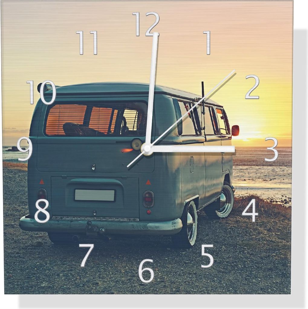 Wallario Design Wanduhr Roadtrip am Meer aus Aluverbund, Größe 30 x 30 cm