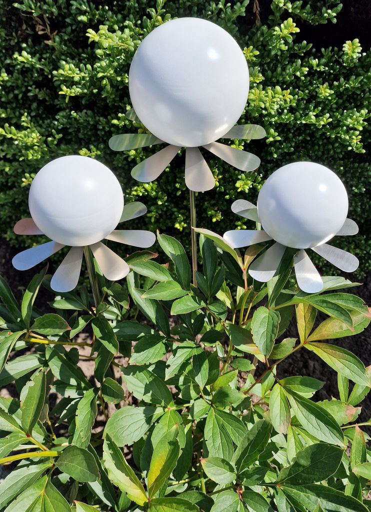 Blütenzauber Rotterdam Rosenkugel 15/10/10 cm Edelstahl weiß matt gebürstet Gartenstecker mit Stab 80 cm