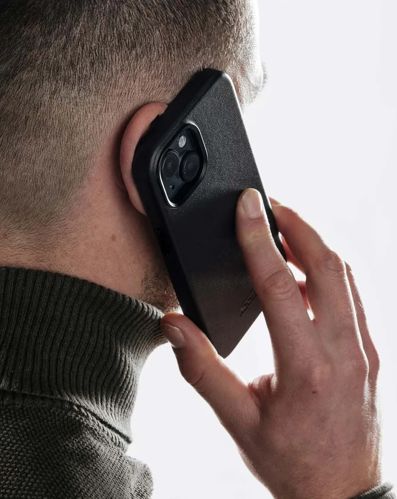 Recensione Cover Pelle iPhone 15 Pro Max Accezz MagSafe Nero Onice - 8