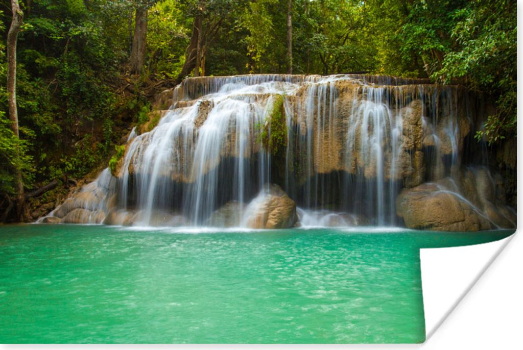 MuchoWow Poster Ein Wasserfall in grüner Umgebung im Erawan-Nationalpark, Thailand 60x40 cm - Schlafzimmerdekoration