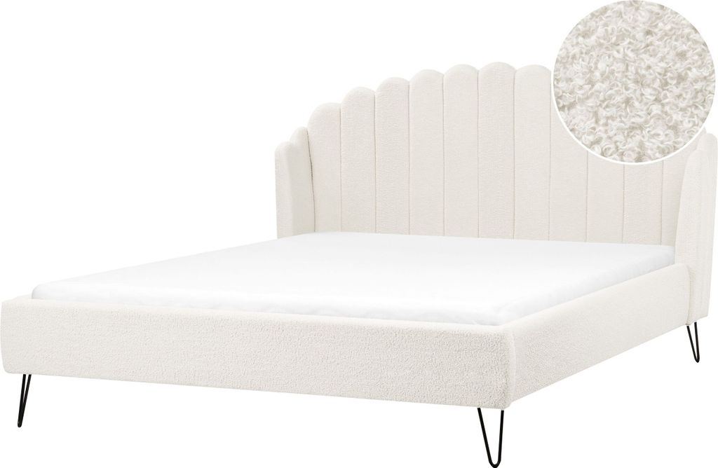 BELIANI Polsterbett Cremeweiß Bouclé mit Lattenrost 180x200 cm Hohes Kopfteil Vertikale Steppung Muschel-Design Schlafzimmer Doppelbett Ohrenbett