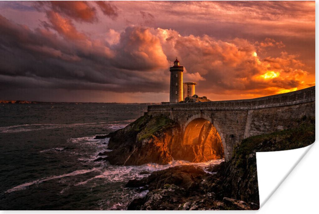 MuchoWow Poster Sonnenuntergang mit einem Leuchtturm in der Bretagne 90x60 cm - Schlafzimmer