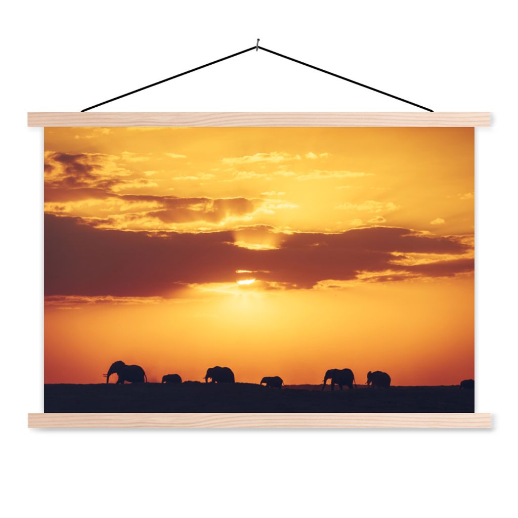 MuchoWow Textilposter Elefanten - Horizont - Sonnenuntergang - Tiere 120x80 cm mit holzfarbenen Rahmen - Aufhängeset
