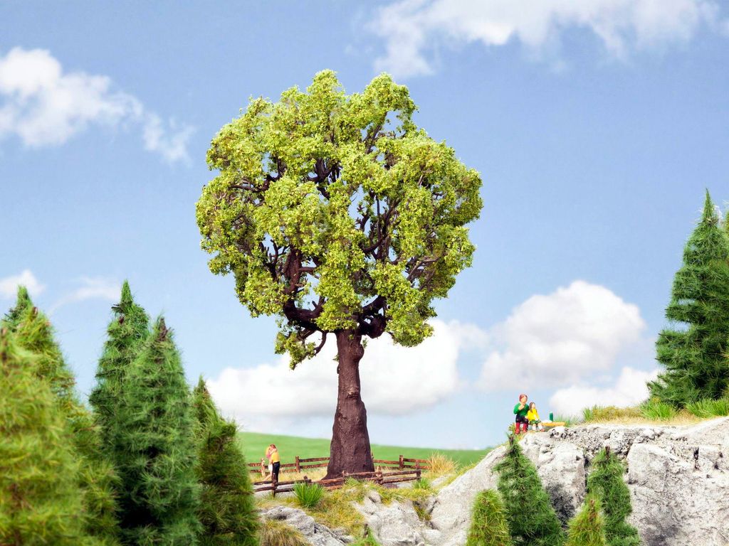 NOCH Eiche, detailgetreuer Modellbaum, 19 cm hoch für Modellbahn und Diorama in 1:87 (H0) Maßstab, perfekt für kreative Projekte