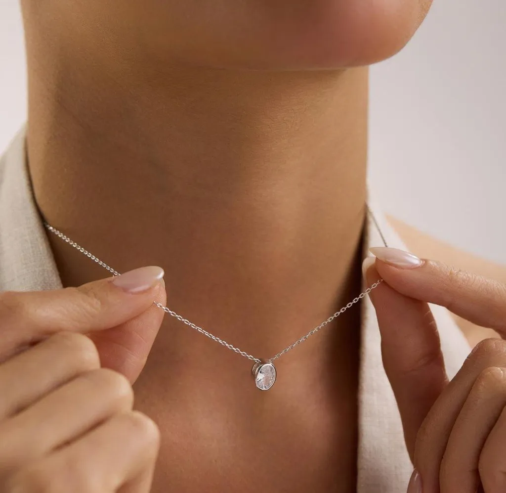 Collier en argent 925 rhodié pour femme avec pendentif ovale en zircone