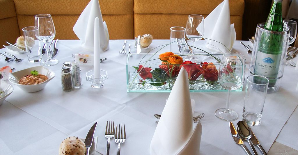 mydays Romantisches Dinner für 2 in Österreich Steyr; Erlebnis verschenken oder selbst erleben; Gutschein für 2 Person(en)