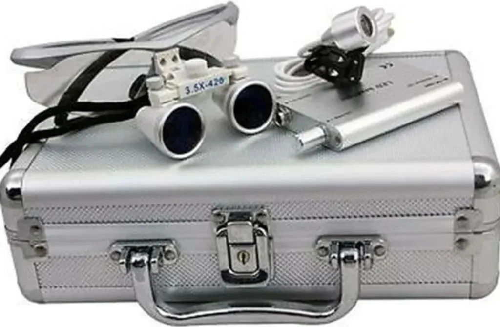 Finissez-en avec la fatigue oculaire : Loupe frontale LED 3.5x argent 420mm