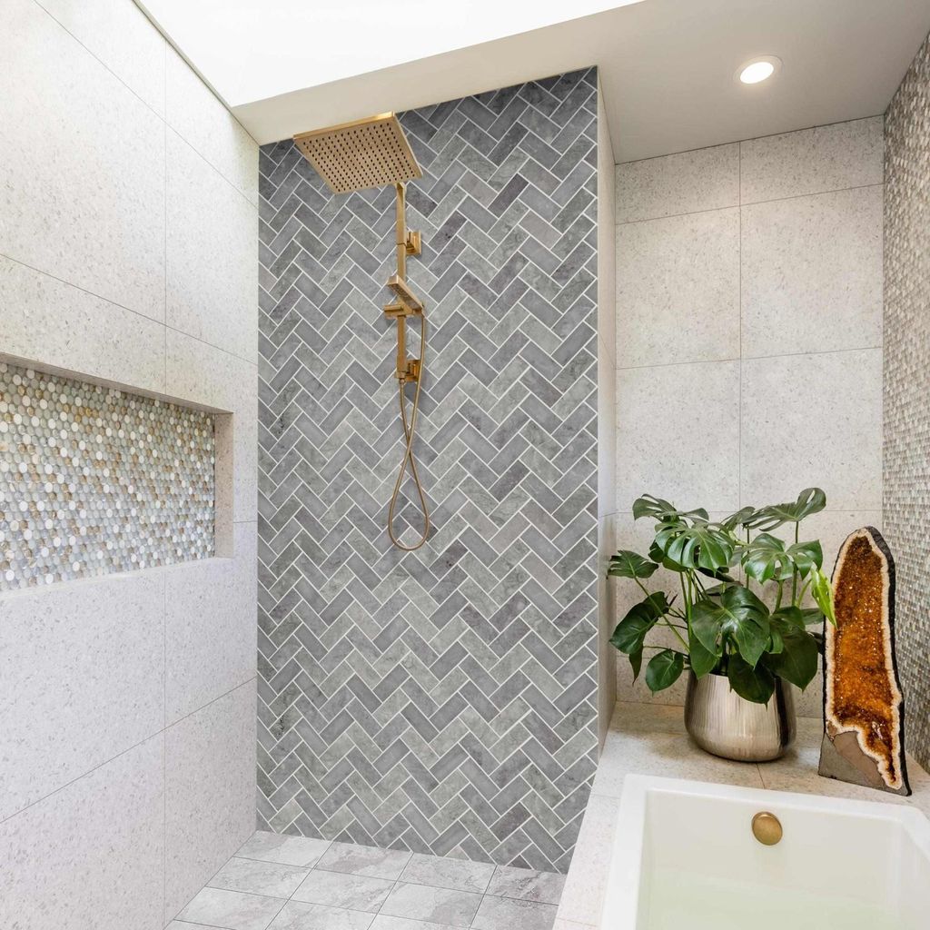 Duschrückwand mit Motiv selbstklebend - 0.61 mm Wandpaneel wasserfest Design grau Fliesenoptik Badrückwand fugenlos Premium matt 100x210 cm