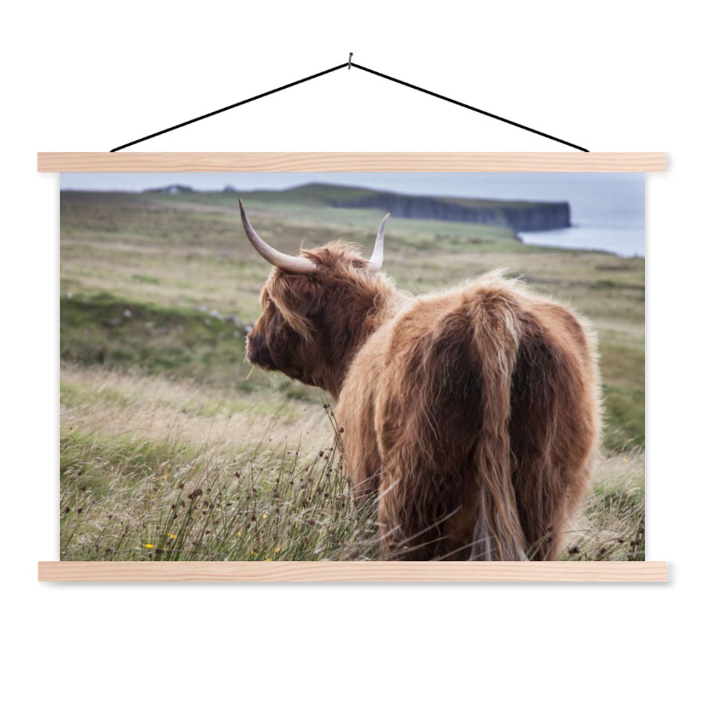 MuchoWow Textilposter Schottische Highlander - Natur - Meer 120x80 cm mit holzfarbenen Rahmen - Aufhängeset