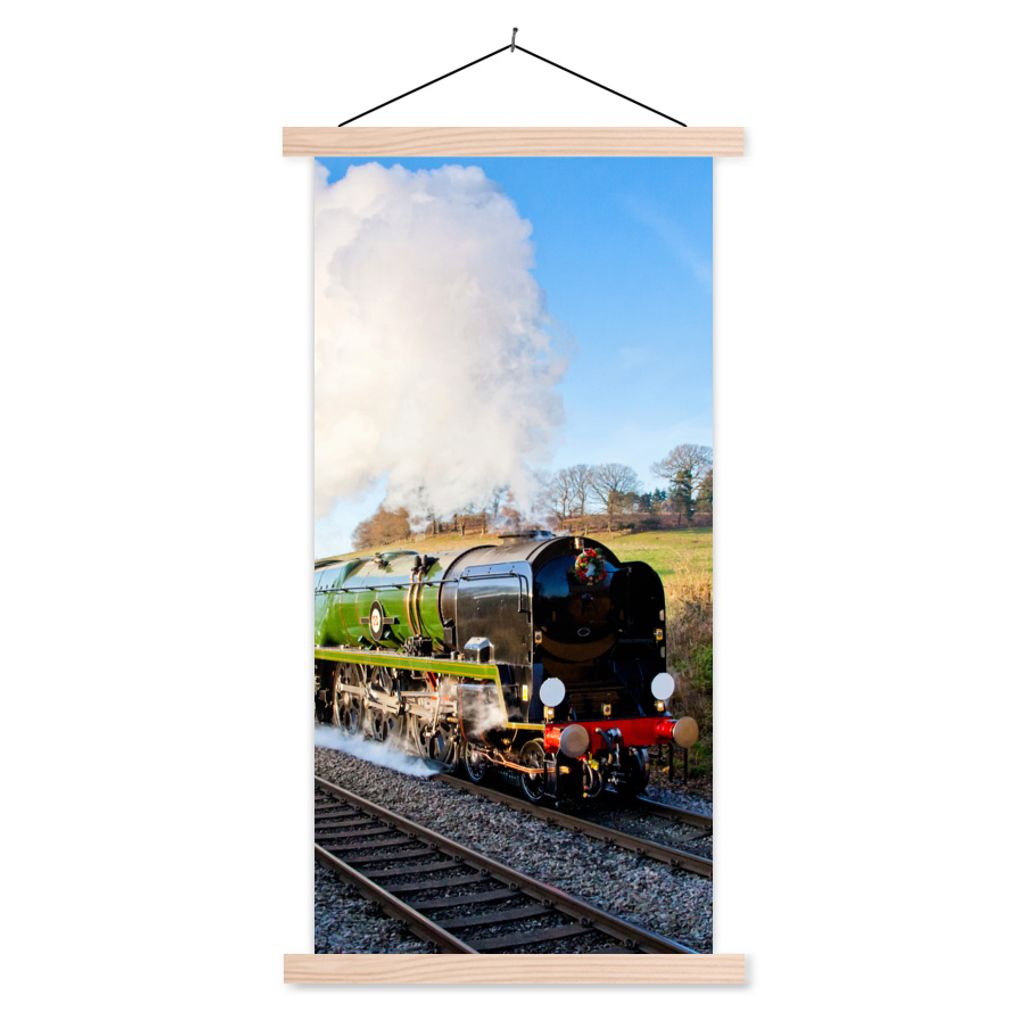 MuchoWow Textilposter Ein bunter Dampfzug in einer grünen Landschaft 40x80 cm mit holzfarbenen Rahmen - Wohnzimmer