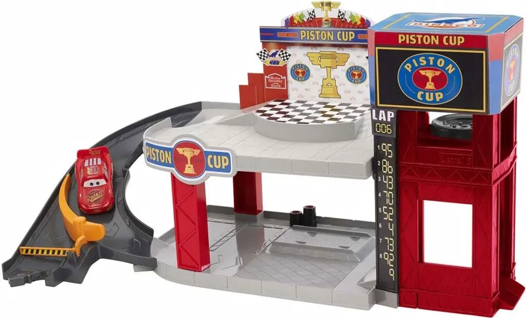 Parc de stationnement Disney Cars Piston Cup pour organiser sa chambre