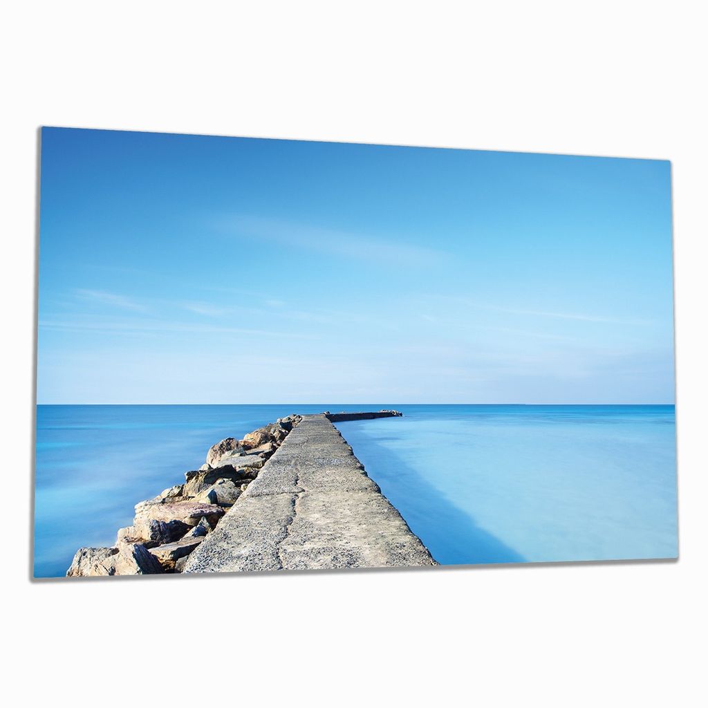 Wallario Herdabdeckplatte aus Glas, Größe 90 x 52 cm 1-teilig, Motiv Pier am blauen Ozean mit blauem Himmel