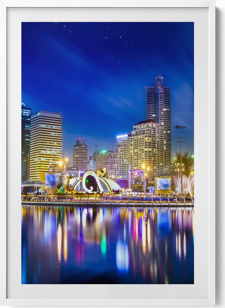 Eine Stadt voller Farben– Wandbild mit Rahmen – Gerahmtes Bild – Wanddekoration – 70x100 cm – Weiß Rahmen