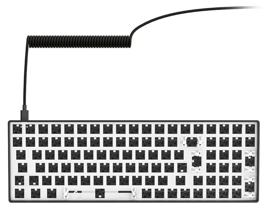 Récupérez de l'espace bureau avec le Sharkoon Skiller SGK50 S2 Barebone - 3