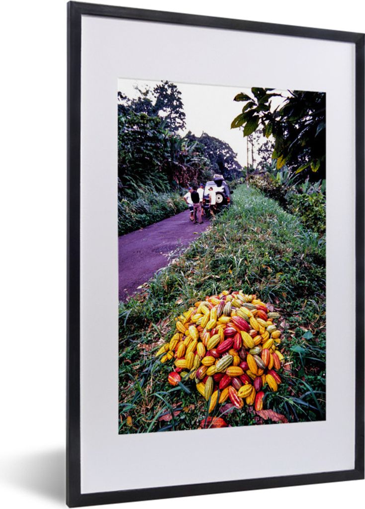 MuchoWow MuchoWow Gerahmtes Poster Haufen von tropischen und frischen Kakaobohnen 40x60 cm - Poster mit zchwarzem Bilderrahmen - Poster in Rahmen