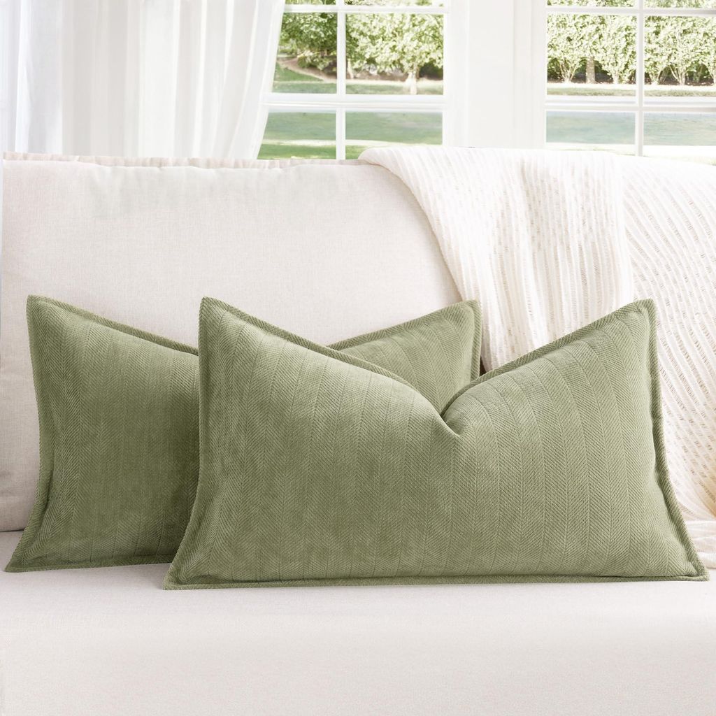 Set aus 2 salbeigrünen Chenille-Kissenbezügen (30 x 50 cm) mit elegantem Design. Weiche und Dekokissen für Sofa, Bett und andere Wohnaccessoires.