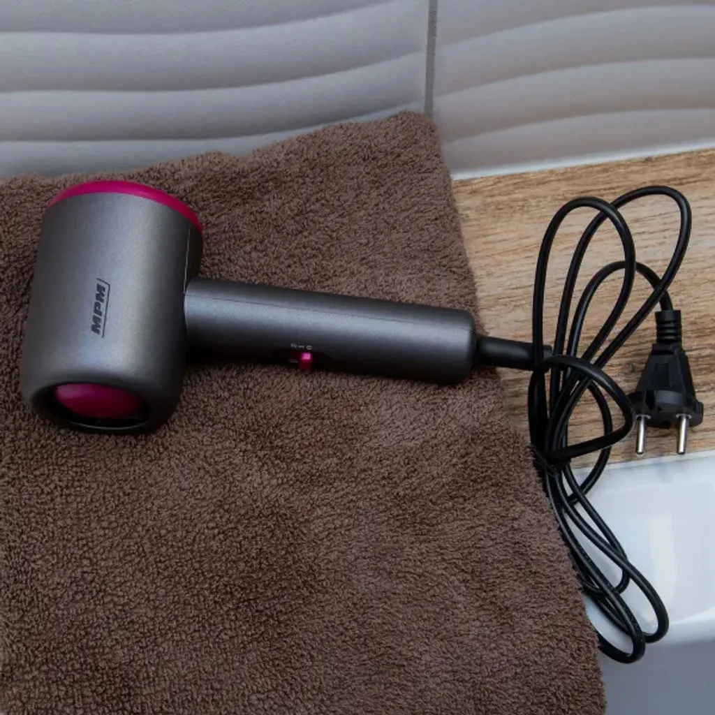 Sèche-cheveux MPM MSW20 noir avec concentrateur d'air pour brushing