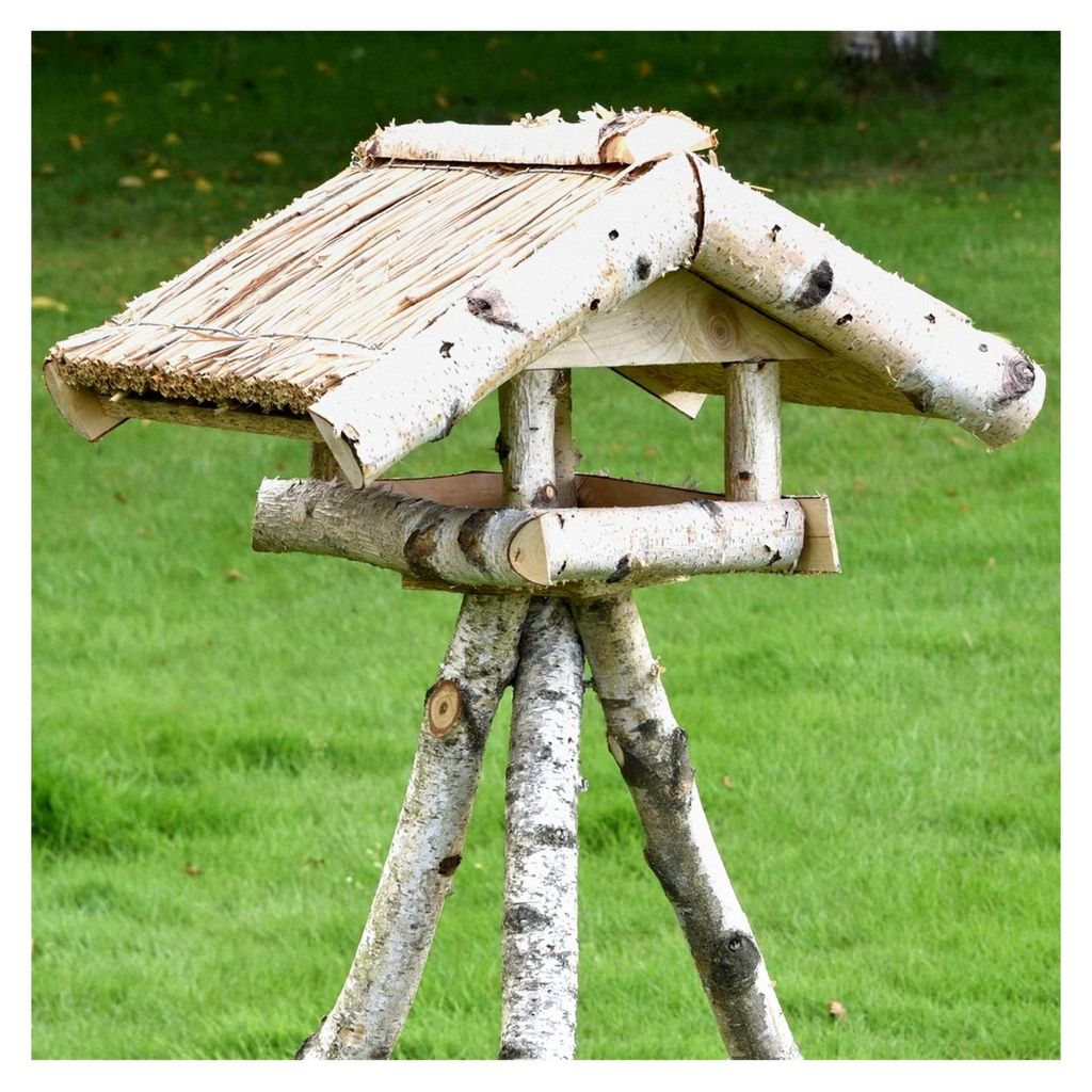Reetdach-Vogelhaus „Holm“ mit Ständer aus Birkenholz für Gartenvögel und Wildvögel